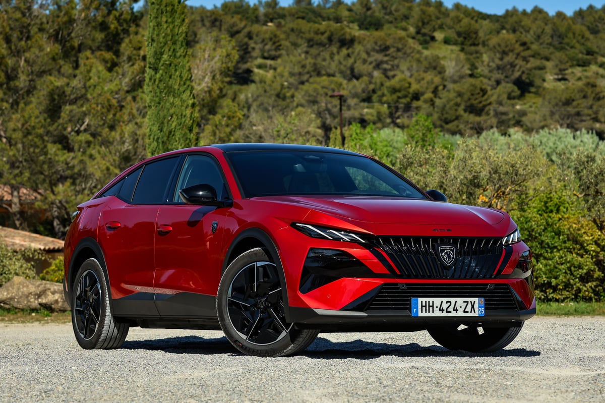 Essai Peugeot e-408