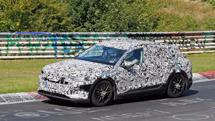 audi-e-tron-quattro-spy-shots-1-750x422