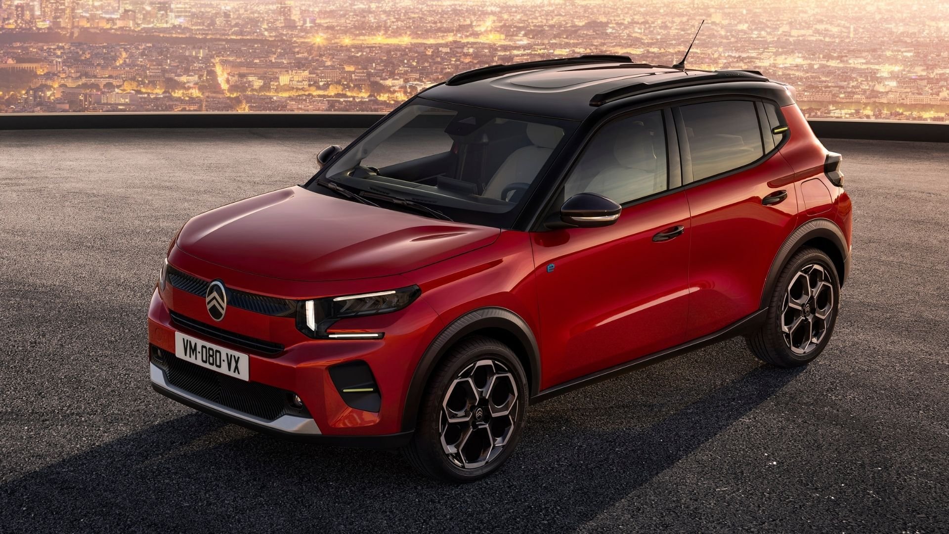 Citroën ë-C3 électrique vue avant trois-quarts, citadine 5 portes à toit bi-ton