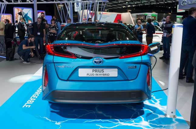 toyota-prius-hybride-rechargeable-mondial-paris-05