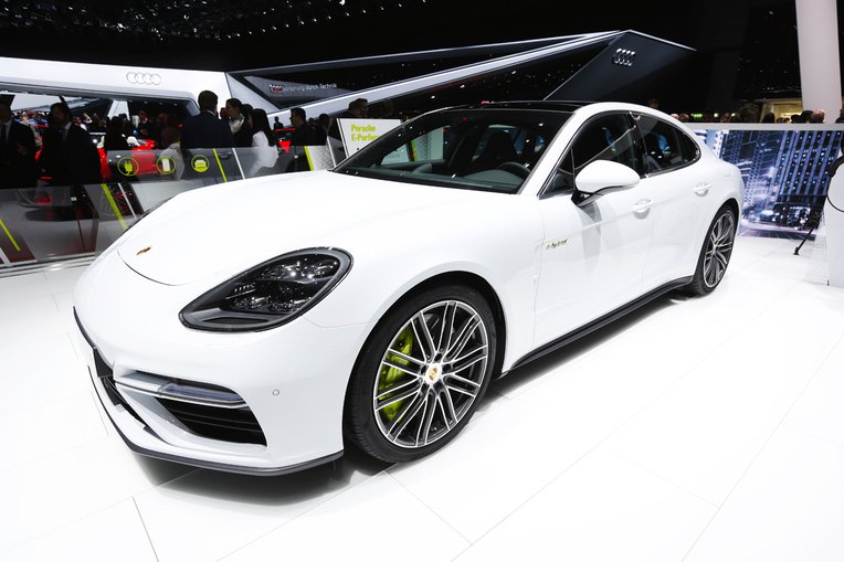 porsche-panamera-hybride-turbo-geneve