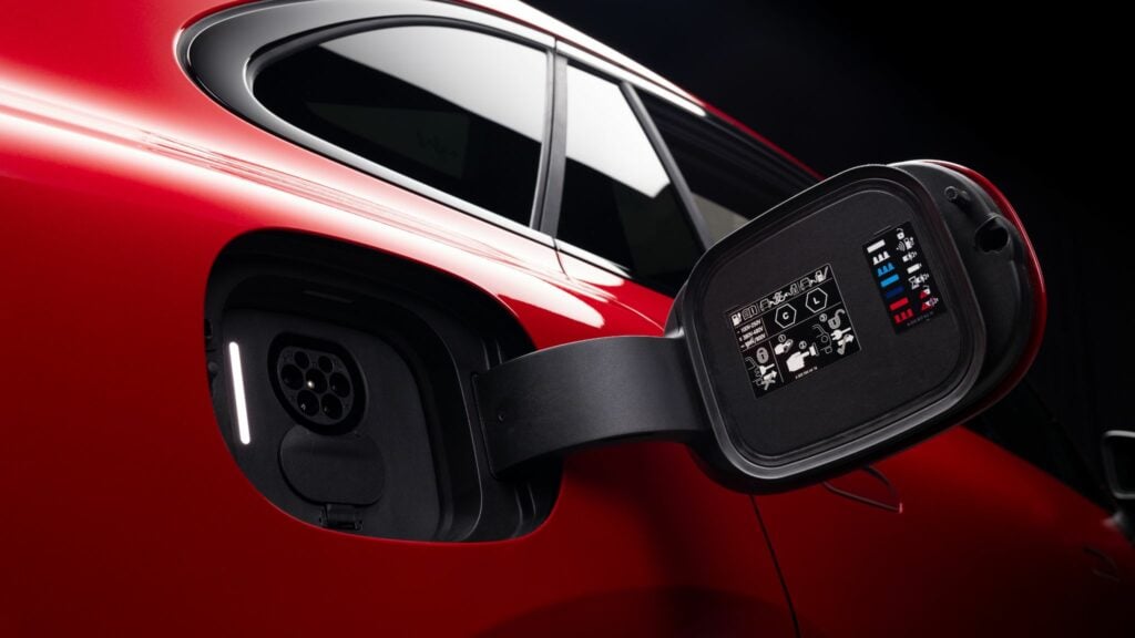 Trappe de recharge du Mercedes GLC électrique avec connecteur Combo CCS