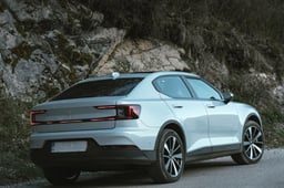 La Polestar 2 du nomade digital Christophe