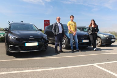 De G. à D. : Kia XCeed PHEV, Kia e-Niro, BMW X3