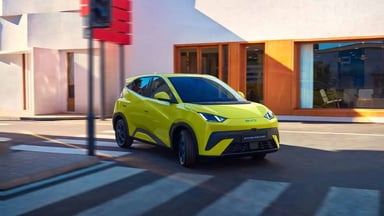 BYD Dolphin Surf électrique 2026, citadine électrique pas chère en circulation urbaine