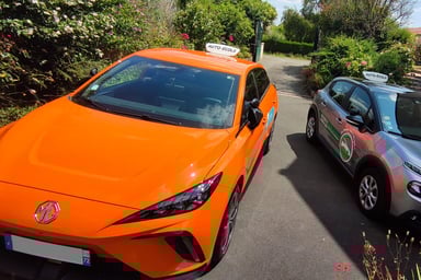 Une MG4 pour l'enseignement de la conduite