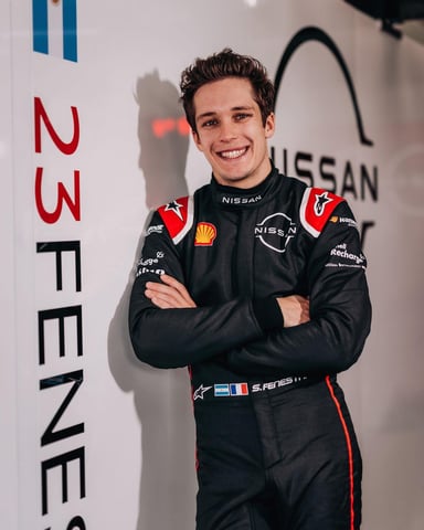 @ instagram.com/sachafenestraz