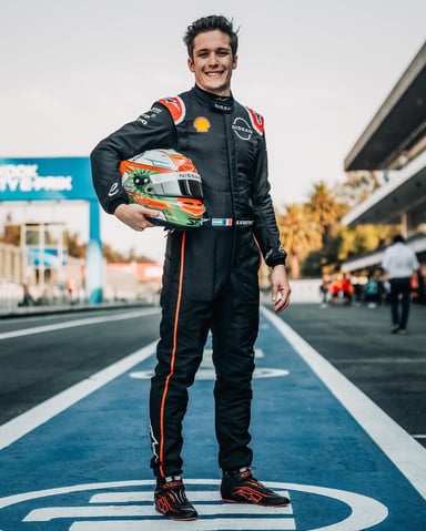 @ instagram.com/sachafenestraz