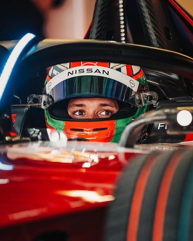 @ instagram.com/sachafenestraz