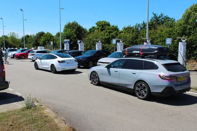 Stations Tesla et Ionity à l'aire de la Vendée (A83)