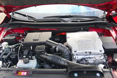 Sous le capot du Mitsubishi Eclipse Cross hybride rechargeable