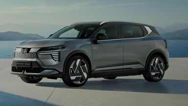Vue de profil du Mitsubishi Eclipse Cross électrique avec jantes aérodynamiques