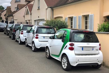 Quatre des six Smart ForTwo électriques passées dans la famille de Jean-Louis