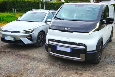 Les MG5 et Kia PV5 de Boris