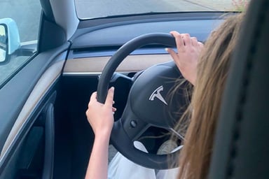 Au volant d'une Tesla Model Y