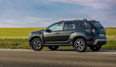 photo dacia duster SUV hybride