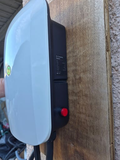 La borne 7,4 kW installée / Image : AP.