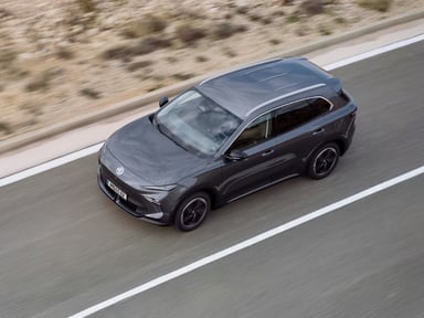 MG S5 EV vue dessus sur route