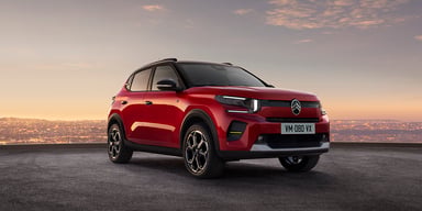 Citroën ë-C3 électrique rouge de trois-quarts avant, proposée en leasing social à 94 €/mois