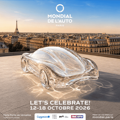 Affiche du Mondial de l'Auto Paris 2026 avec une voiture de verre sur un toit face a la Tour Eiffel