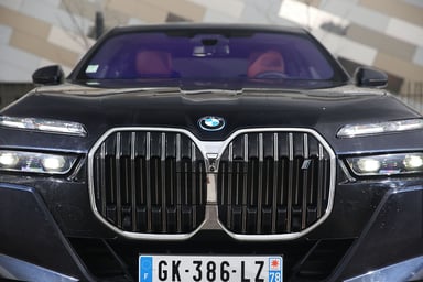 BMW i7