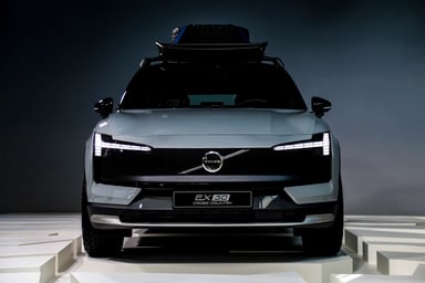 Face avant du SUV électrique baroudeur