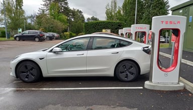 tesla superchargeurs