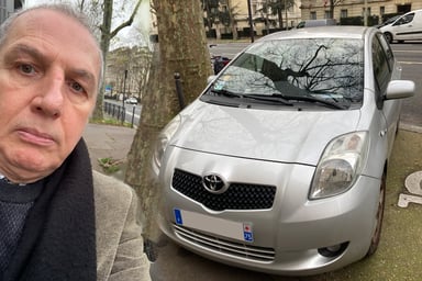 Guy et sa Toyota Yaris diesel