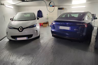 Les Renault Zoé et Tesla Model 3 chez Martial