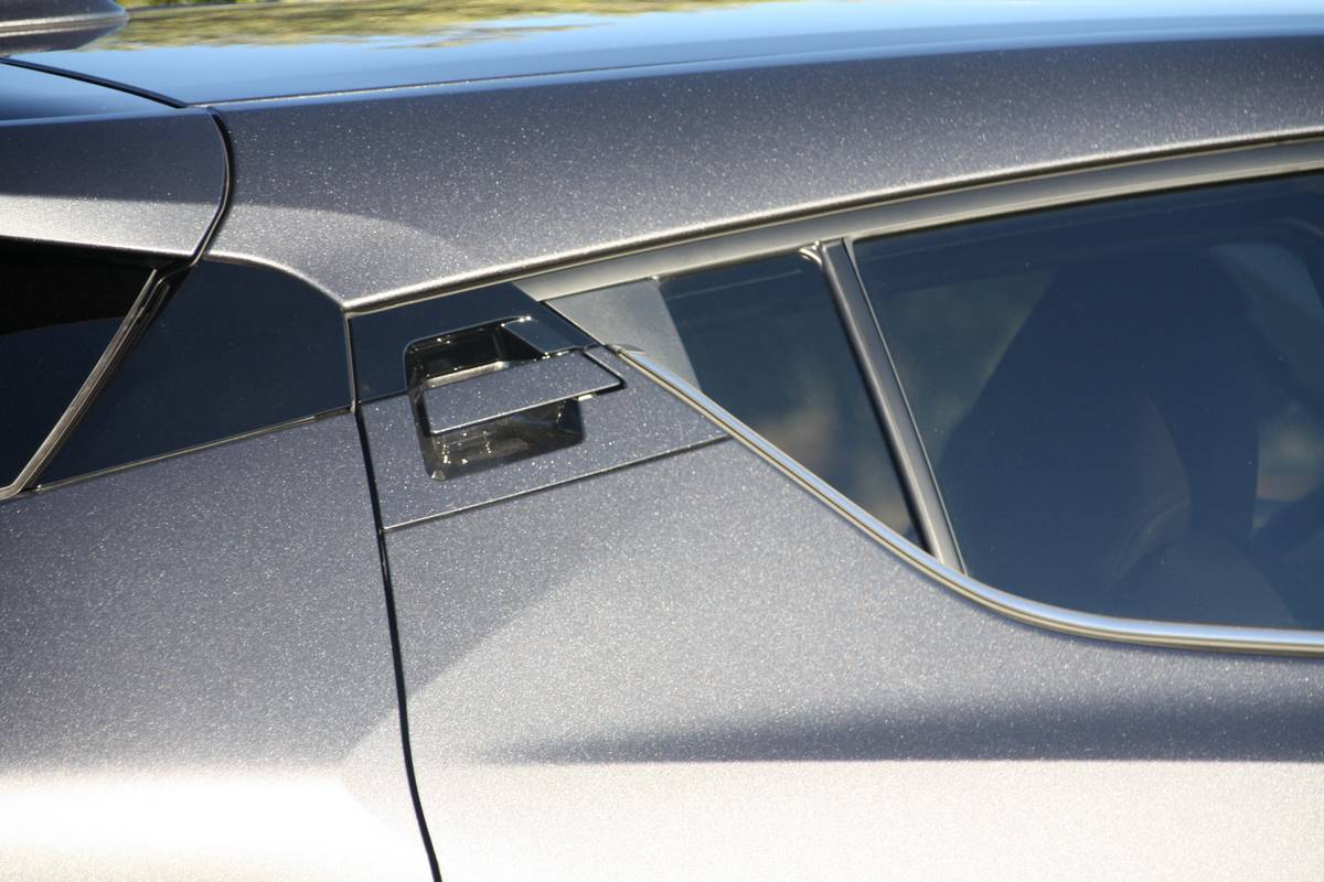 A l'arrière, le design particulier du C-HR limite le champs de vision