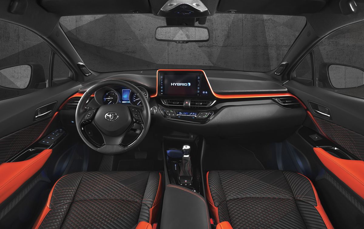 toyota-c-hr-hy-power-iaa2017-interieur-0001