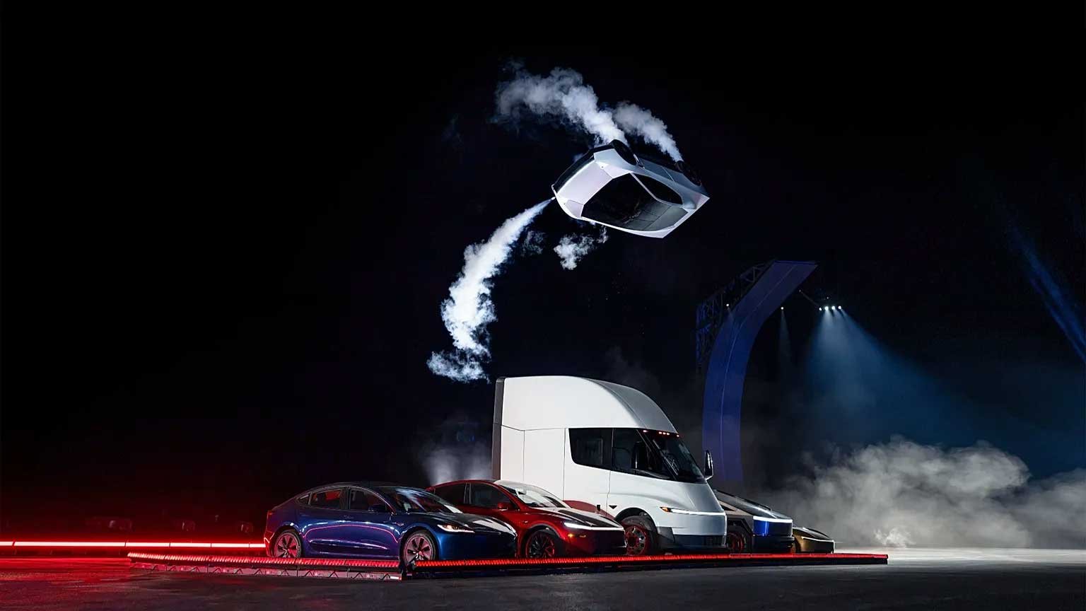 Le Tesla Roadster sautant par-dessus un Tesla Semi et plusieurs modèles Tesla lors de sa présentation