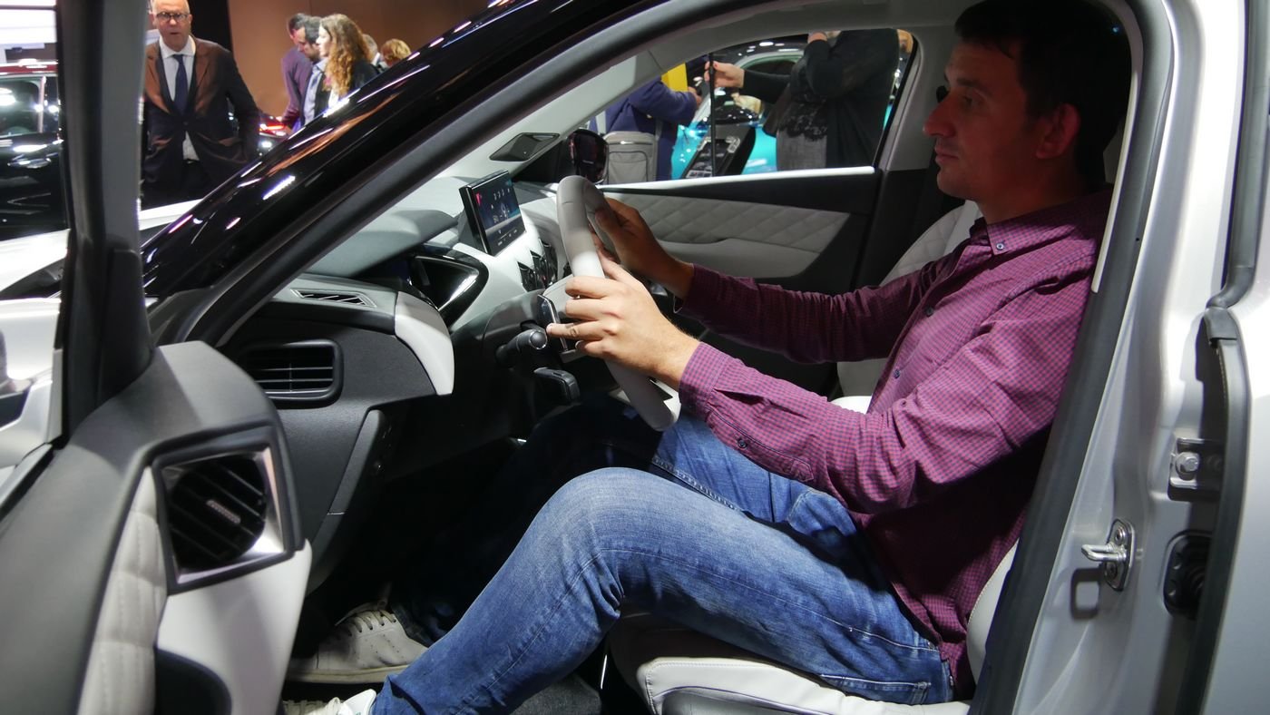 ds3-crossback-e-tense-pres-video-paris-0010