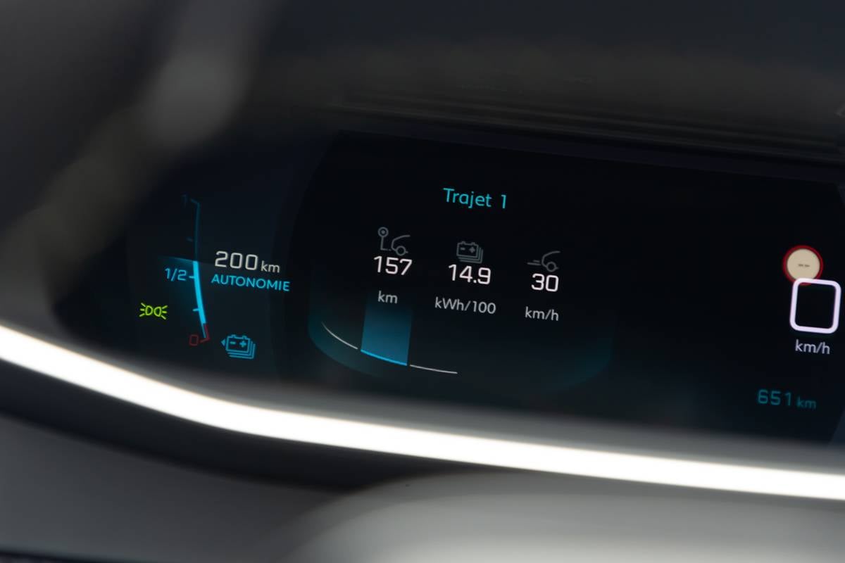 Et non ! Pas d'estimation d'autonomie en pourcentage sur cette e-208