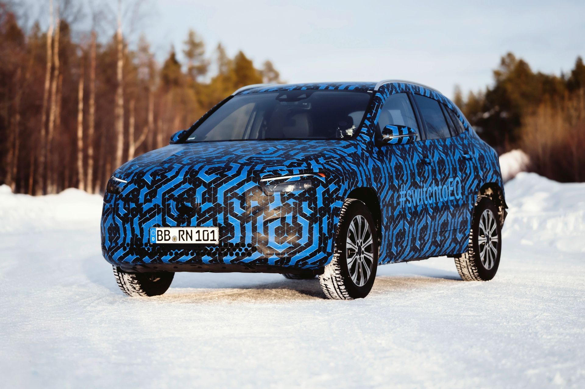 Le SUV compact Mercedes EQA sera révélé en janvier 2021