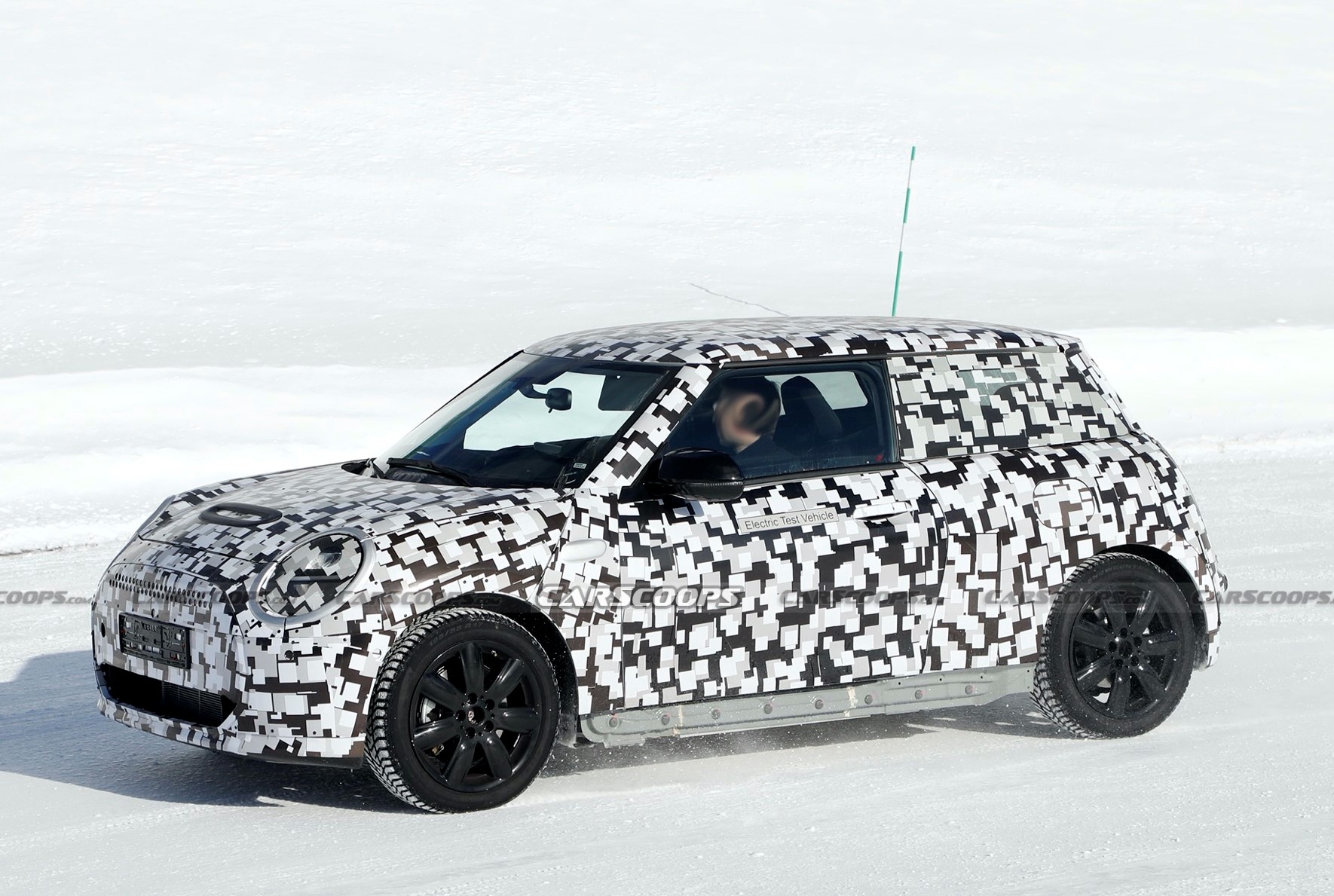 Mini electrique Cooper SE 2023 prototype scoop