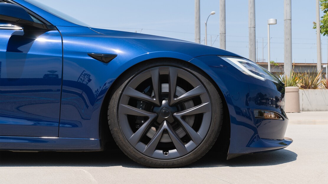 Cheetah-Stance-2022-Tesla-Model-S-Plaid-5