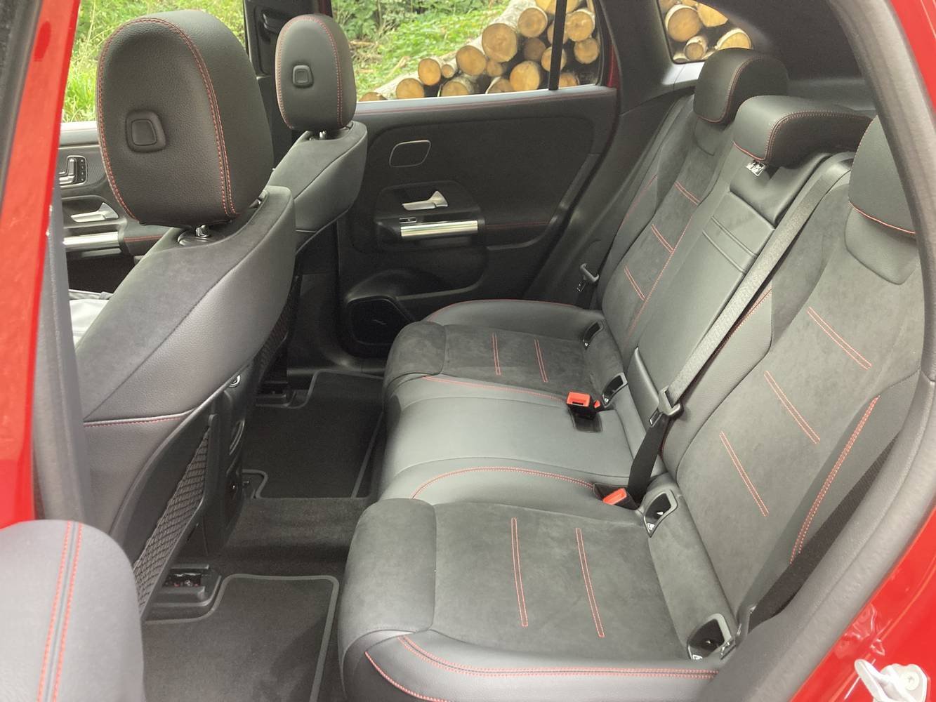 mercedes-eqa-350-4matic-0013