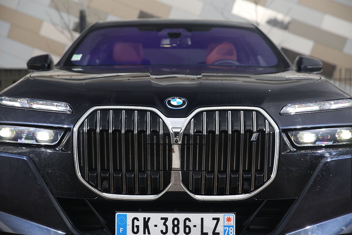 BMW i7