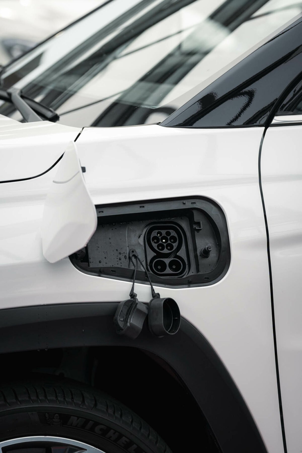 L'e-JS4 accepte 11 kW en AC et 60 kW en DC