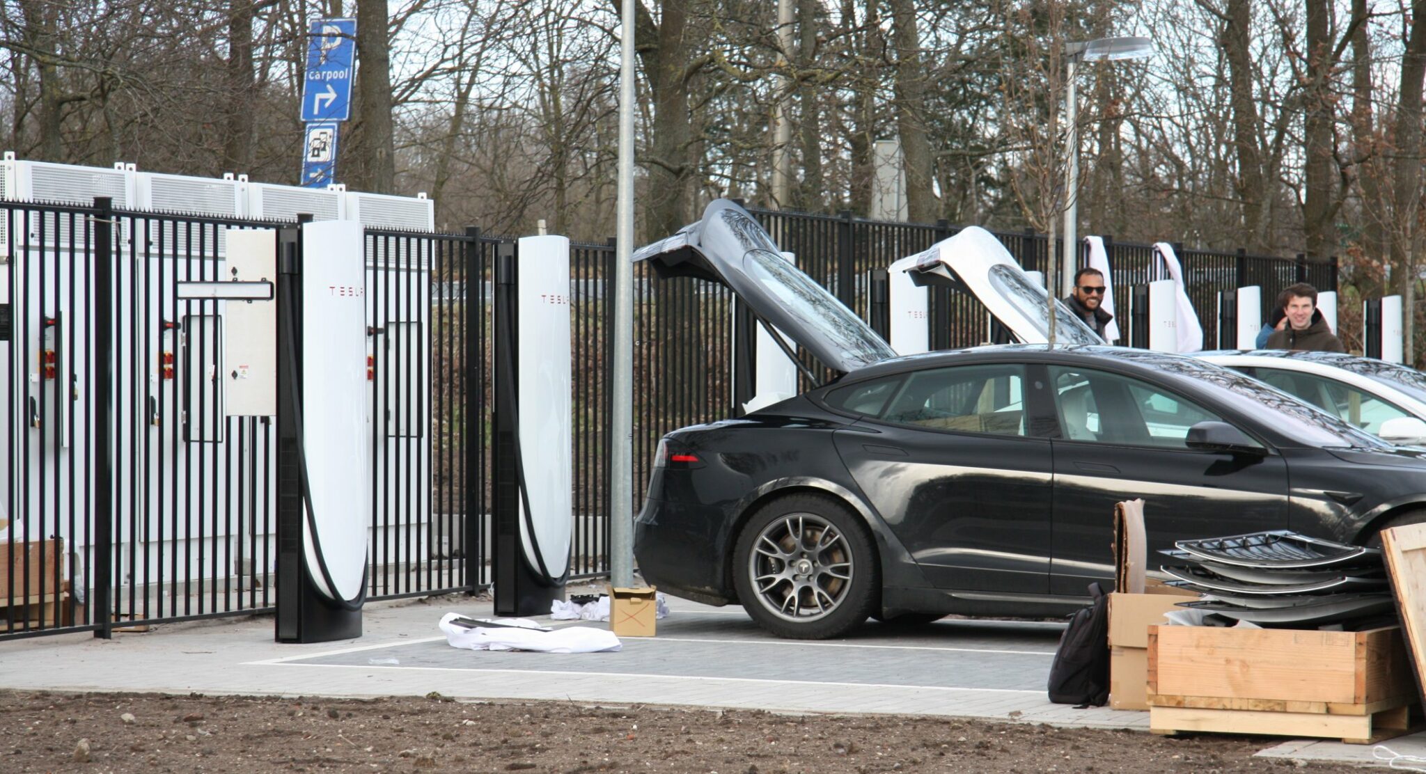 Tesla-Superchargeurs-V4-2