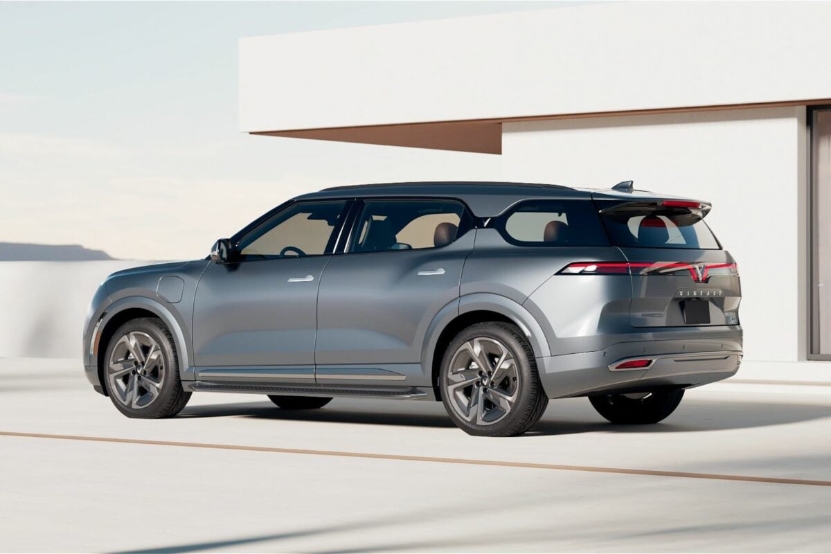 Le VF 9 revendique 402 ch (300 kW) et 620 Nm