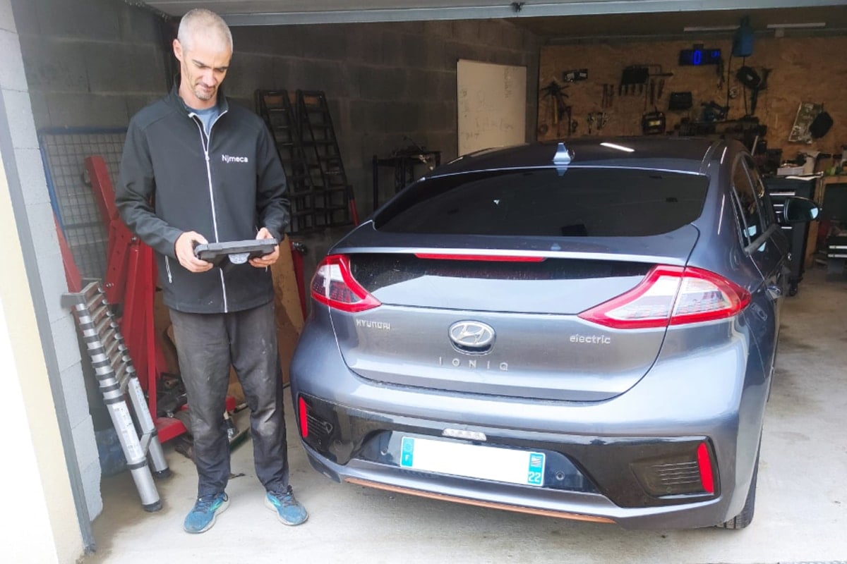 La Hyundai Ioniq électrique de Céline à l'entretien