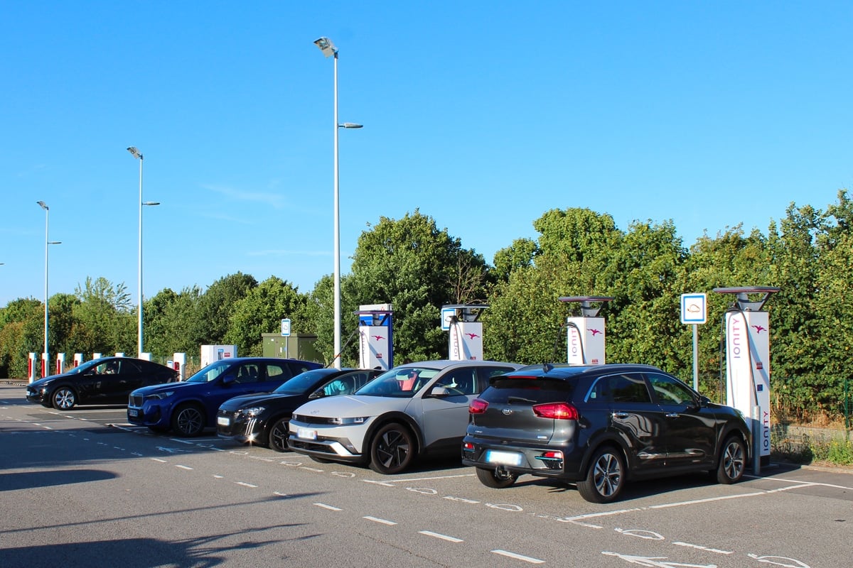 Ionity + Tesla à l'aire de la Vendée (A83)