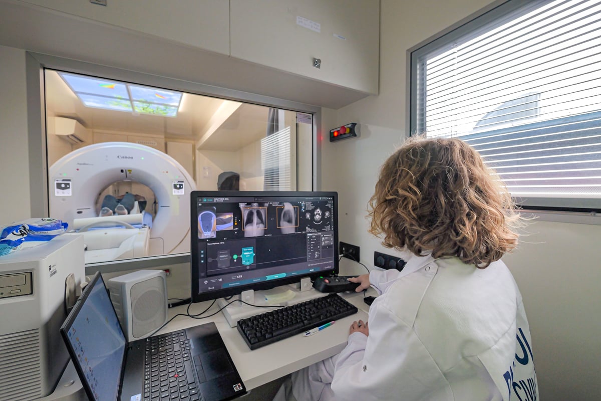 Le scanner dans le pneumobile des HCL