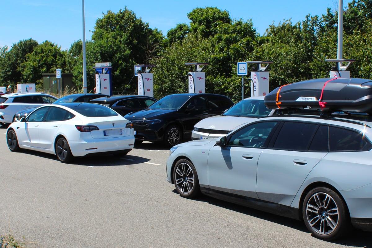 Affluence à une station de recharge