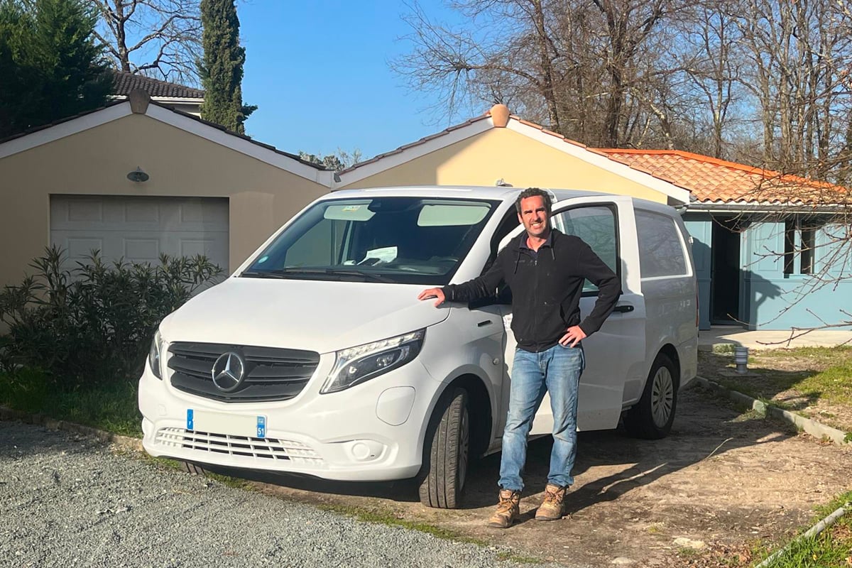 Edwin Chaté de Win Air avec son fourgon électrique Mercedes eVito