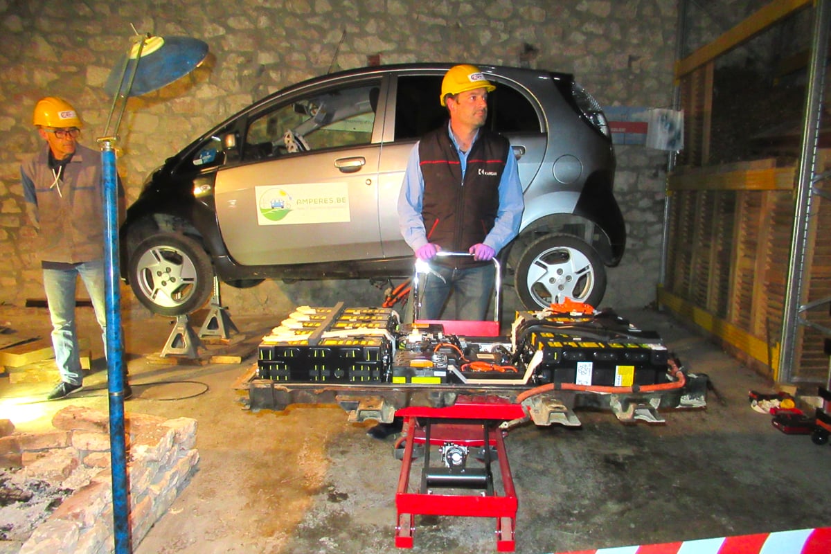 La Mitsubishi i-MiEV de Joseph avec la batterie démontée