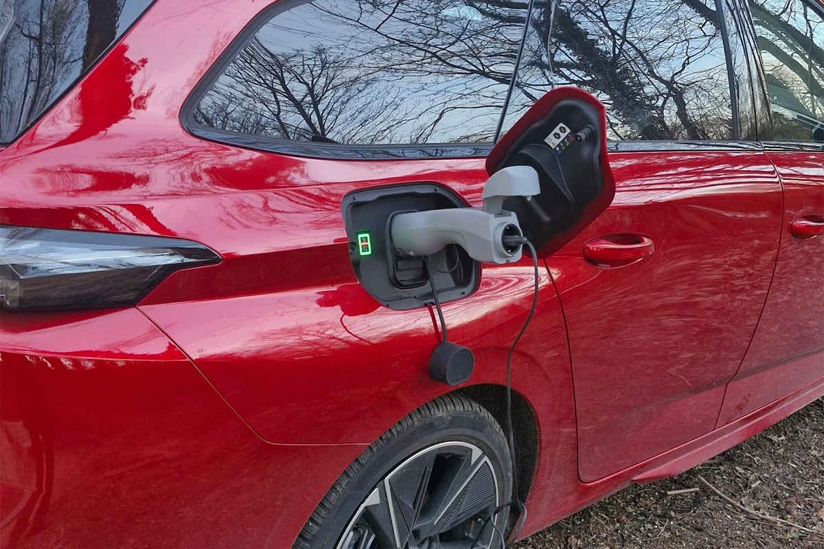 La Peugeot e-308 break de Maximilien