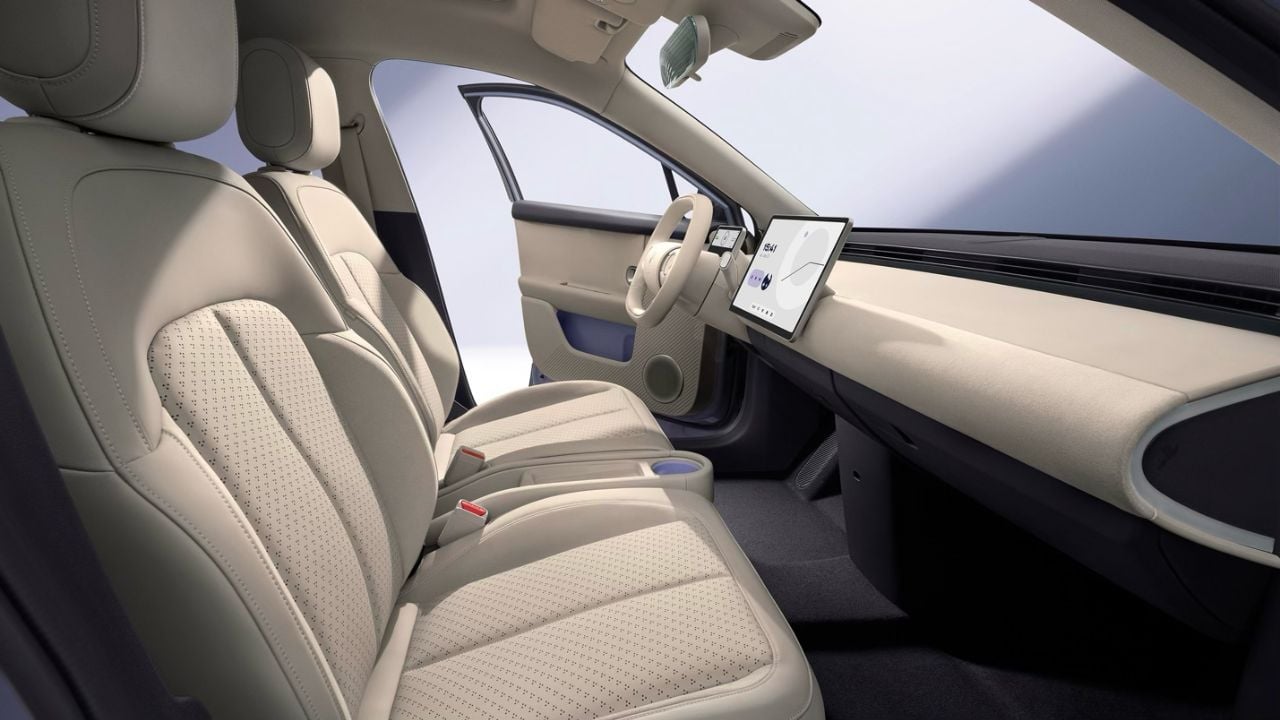Nio-Firefly-2026-essai-5 La Nio Firefly offre un vrai sentiment d’espace, notamment grâce à l’absence de mobilier entre les deux sièges avant. © Firefly